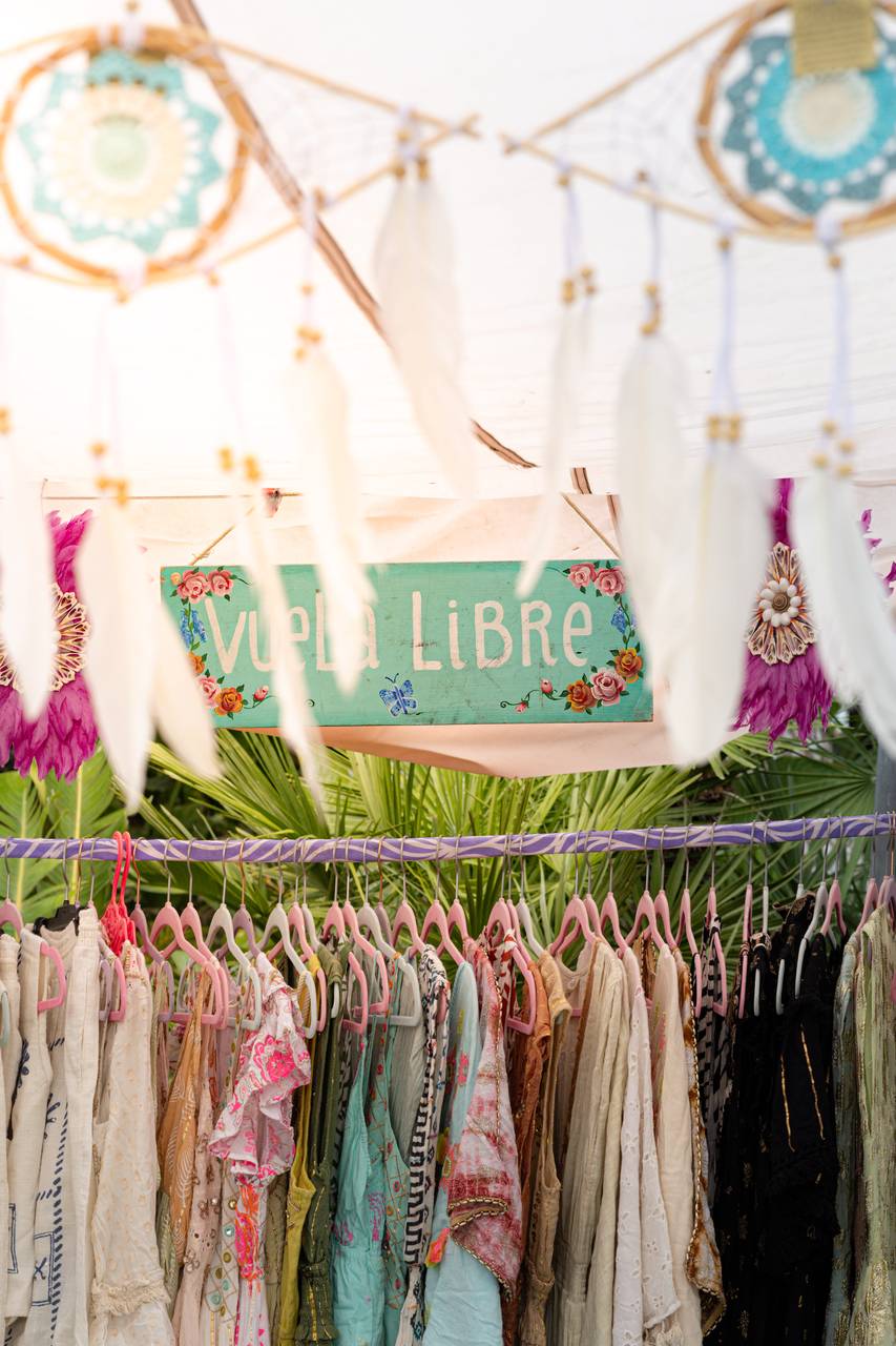Hippy Market Punta Arabí encara la recta final de la temporada con artesanía, gastronomía y música en directo - imagen 4